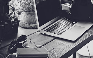 开云官网登录-库里携妻出席体育慈善之夜引关注，库里ua